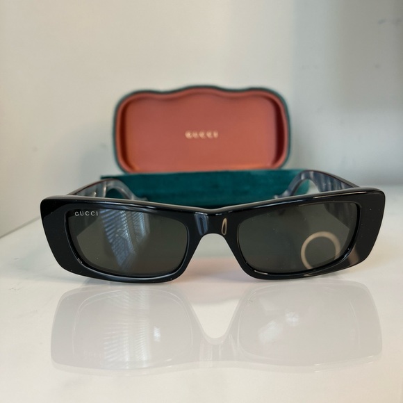 Gucci 52mm Slim Rectangular Sunglasses in Black with Pearl Interior- GG0516S 001 - Picture 5 of 11
